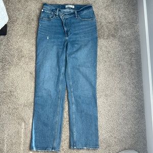 Abercrombie 90s Straight Ultra high rise jean